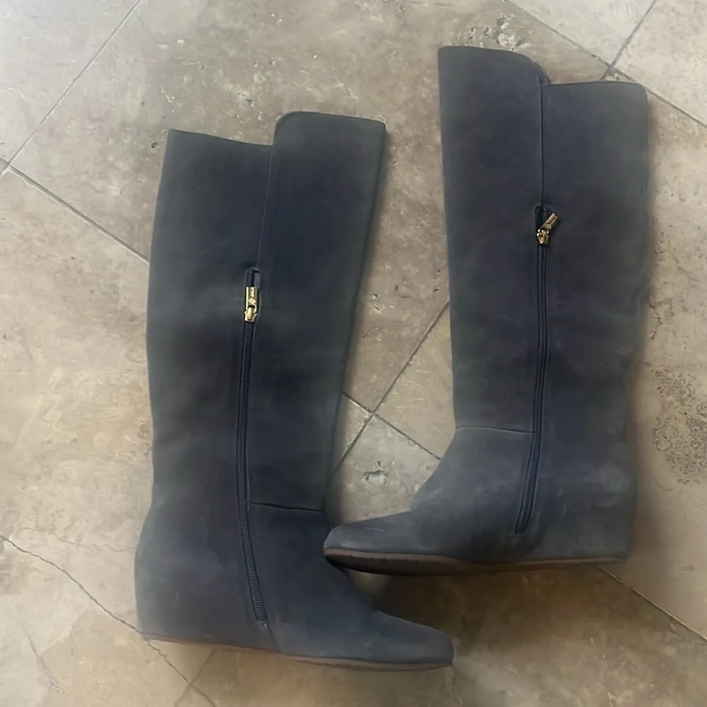 Isola gray suede knee high boots brand new. Never worn NWOT. Gray size 9